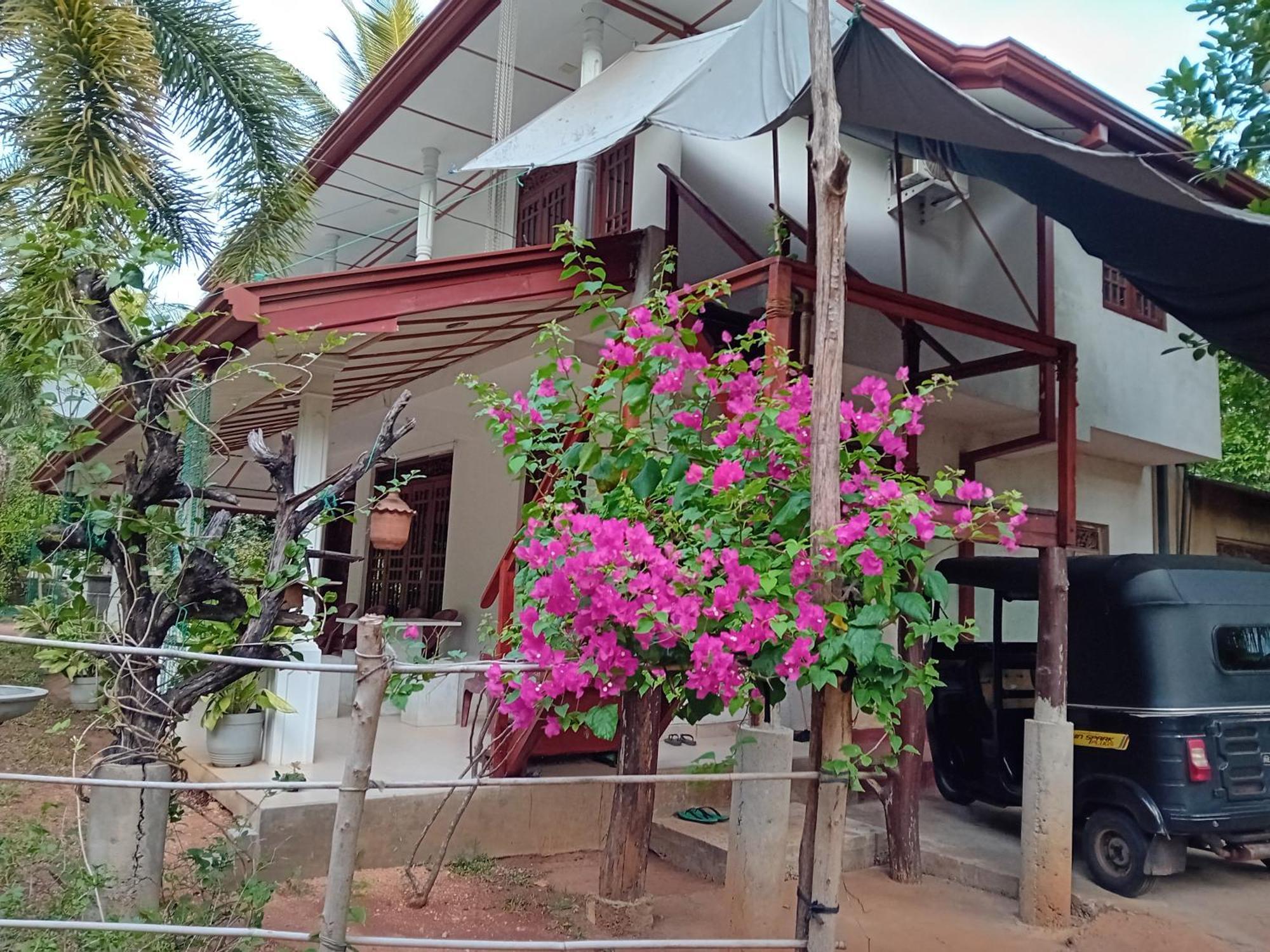 Yaluwa Tourist Rest Hotel Holambra Exterior foto